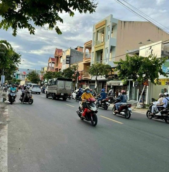 Bán nhà mặt tiền đường Nguyễn An Ninh, P7, Vũng Tàu. Vị trí đẹp gần ngã tư giếng nước.