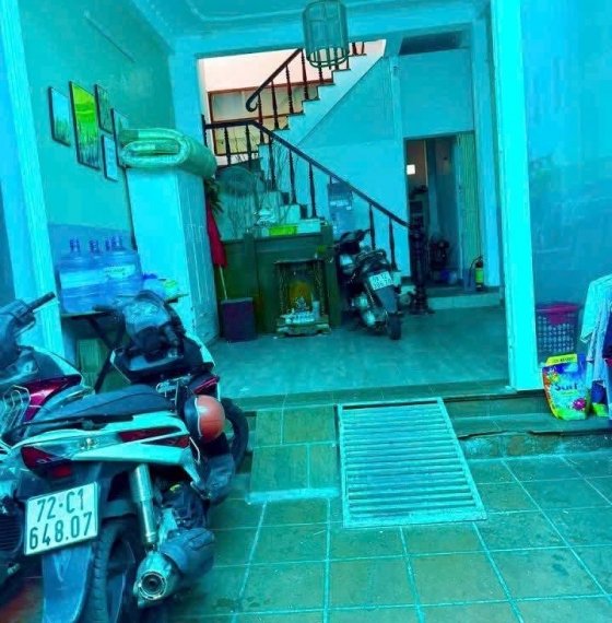 Bán nhà 1 trệt 3 lầu đang cho thuê ổn định 15 triệu ngay trung tâm thành phố biển Vũng Tàu. 