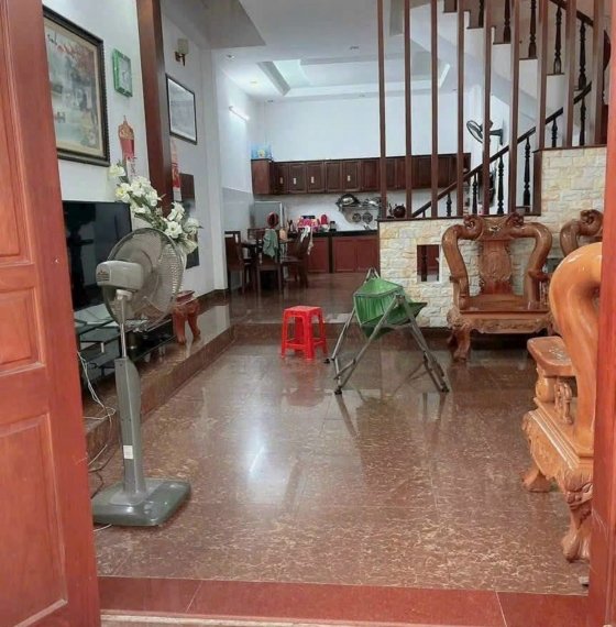 Bán nhà 1 trệt 1 lầu đường Võ Văn Tần, hẻm rộng xe hơi, phường Thắng Nhất Vũng Tàu. 