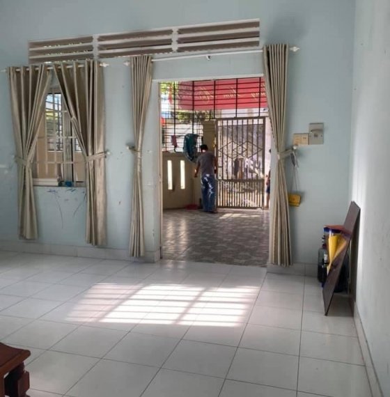 Cần bán nhà C4 , 2 Mặt Tiền hẻm bê tông rộng xe hơi tránh nhau P10 TPVT