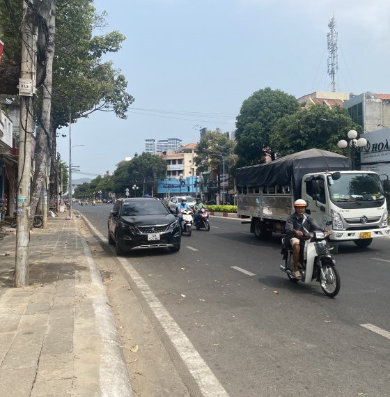HOT 2,3 tỷ- DT 52m2 bìa riêng thổ cư trung tâm P8 tpvt , xe hơi tới cổng- xe tải cách nhà 25m