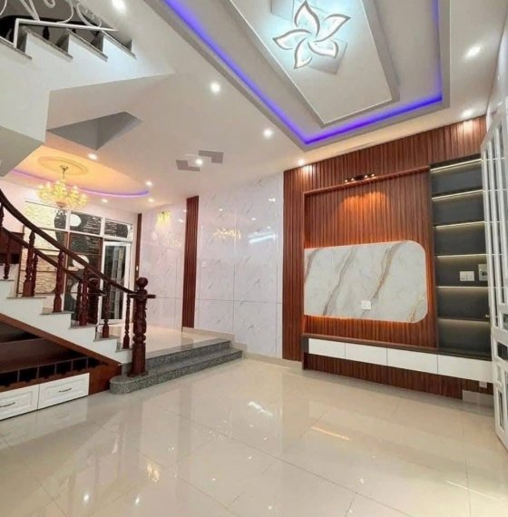 Bán nhà 1 trệt 2 lầu hẻm rộng xe hơi ngay trung tâm tp Vũng Tàu.
