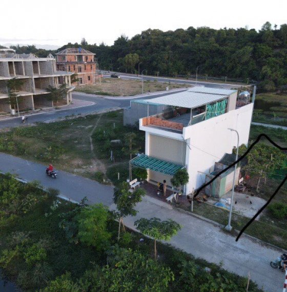 Bán nhà mặt tiền bờ kênh khang linh p11.Tpvt
