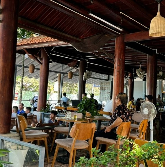 Sang Quán cf nhà gỗ 2 mặt tiền khu Khang Linh p10