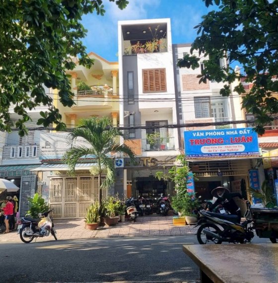 Sài Gòn . Bán Nhà mặt tiền quận Tân Phú TP HCM